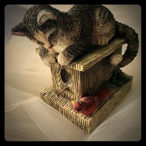 Curious Cats Music Box "House Sitting"Curious Cats